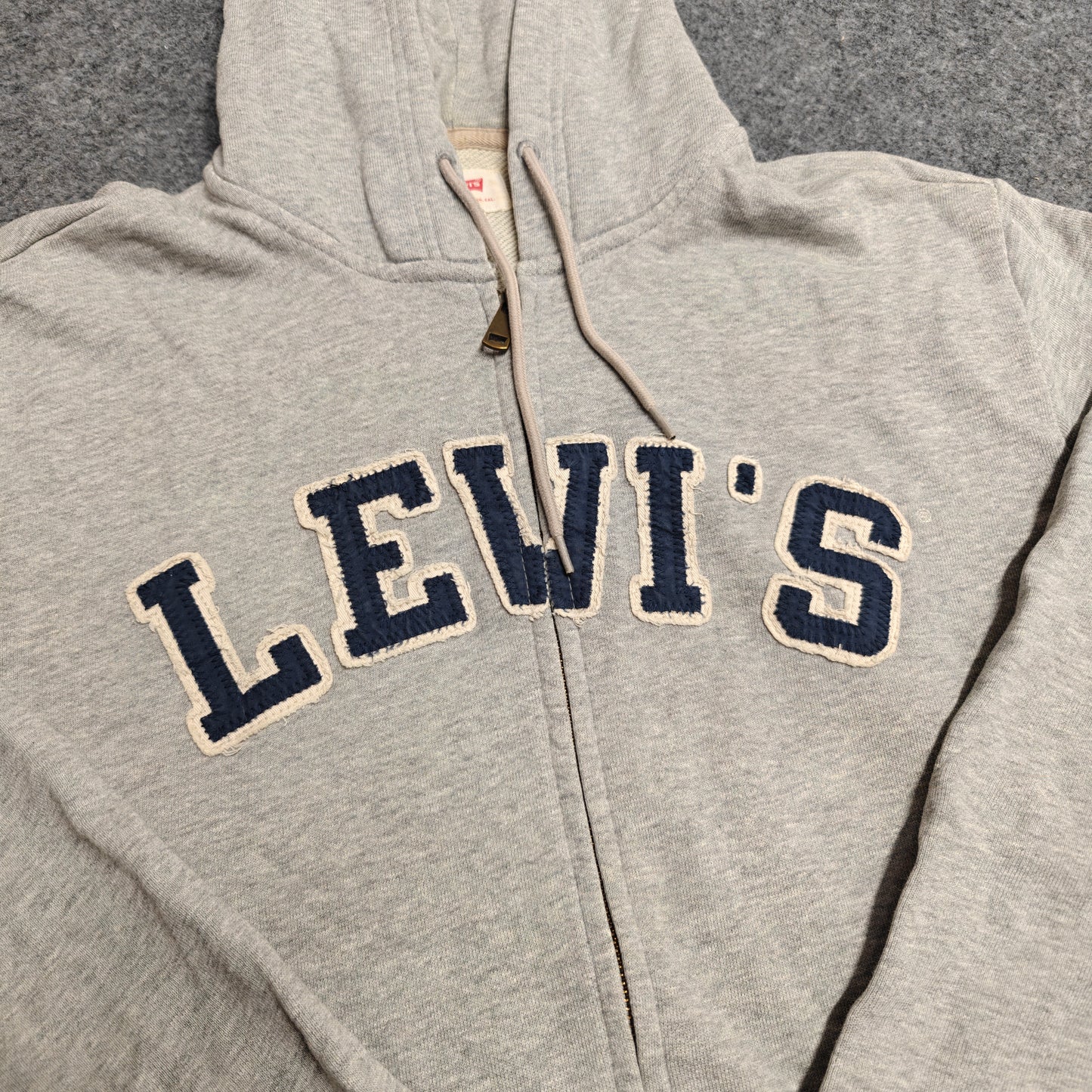 Levi’s Zip Hoodie – L